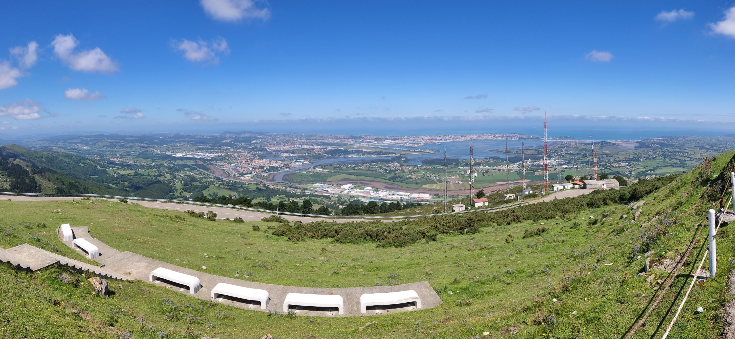 Vista panorámica de la bahía de Santander desde las alturas de Cantabria